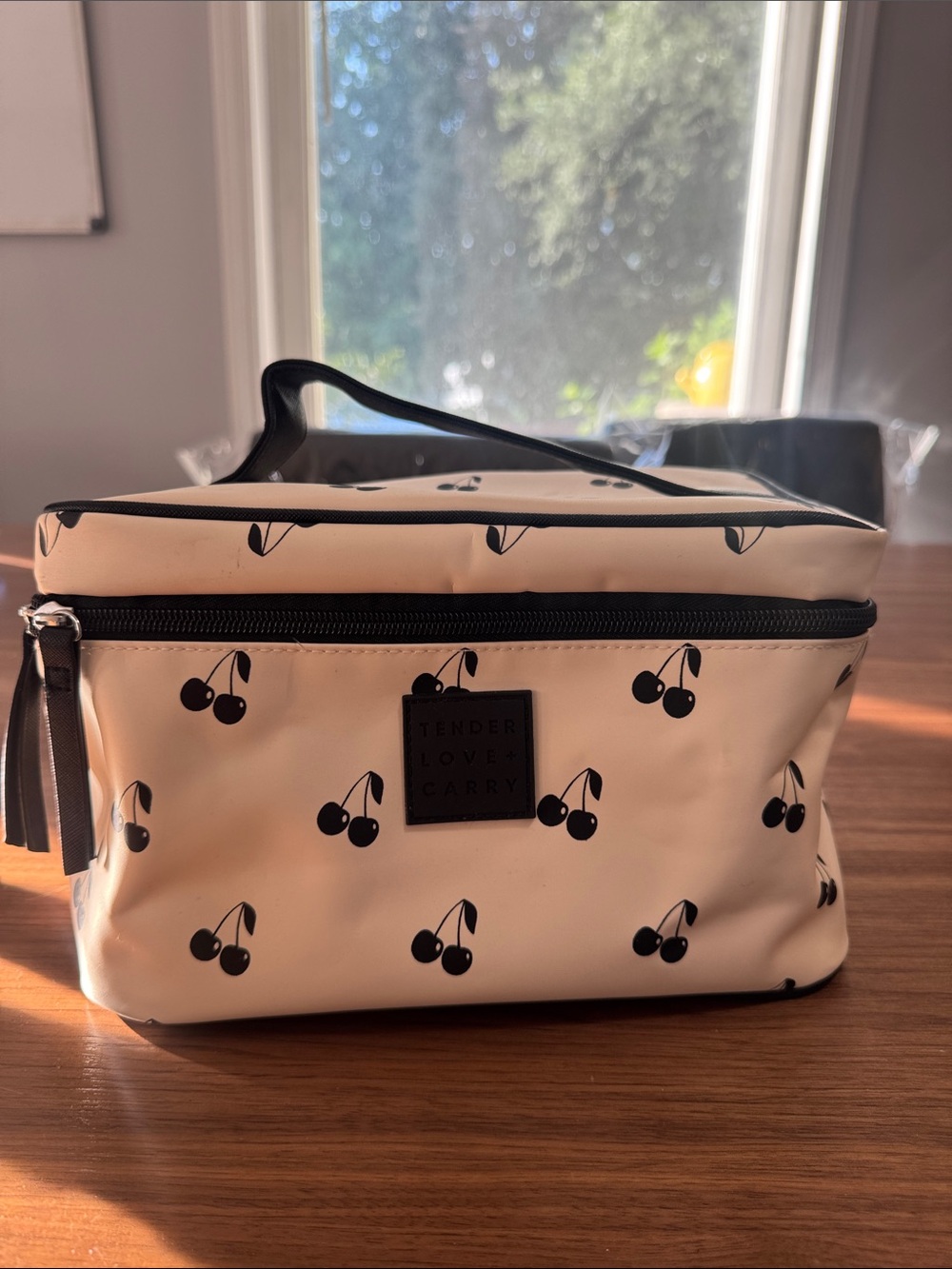 Tender love carry cosmetics case